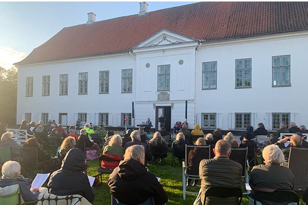 80-året for befrielsen blev fejret med tale, fortællinger og fællessang i Fussingø